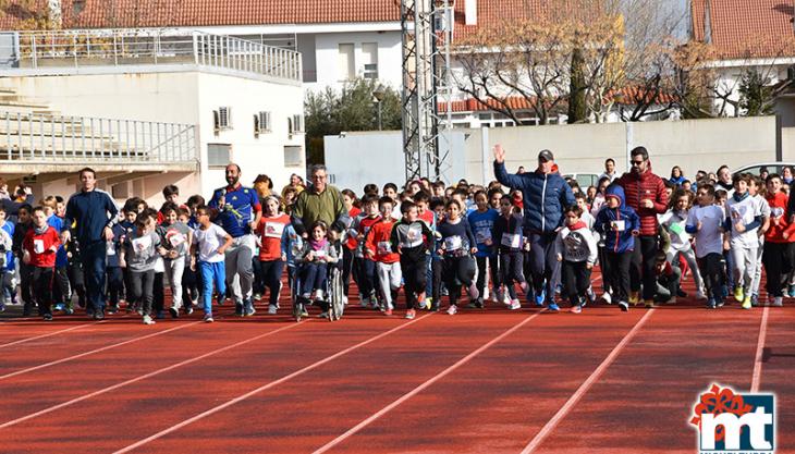 imagen de niños en el Estadio Municipal por una buena causa, la Paz, enero 2020