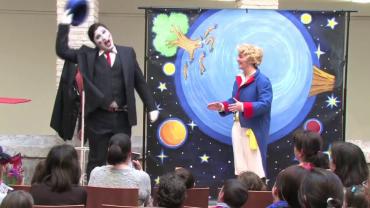 evento imagen de actuación de los Bichos de Luz con la obra El Principito