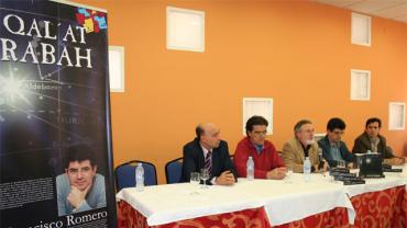 imagen de Román Rivero en la presentación, abril 08