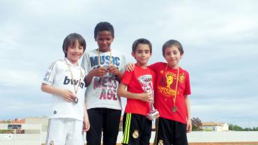 imagen podio alevín masculino atletismo, mayo 2013