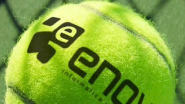imagen de pelota de pádel con anagrama ENOVA