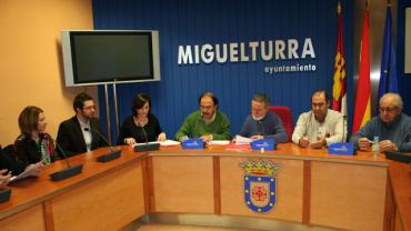 imagen de la firma de los 4 convenios, enero 2010