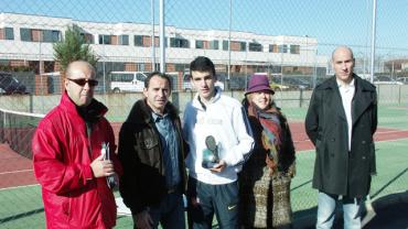 imagen entrega trofeos torneo navidad tenis 2011
