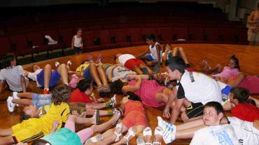 imagen niños y niñas en Casa Cultura, julio 2013