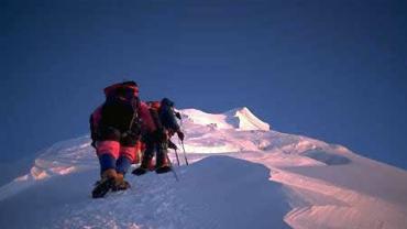 Everest 2006 intentará subir este lunes 6.450 m.