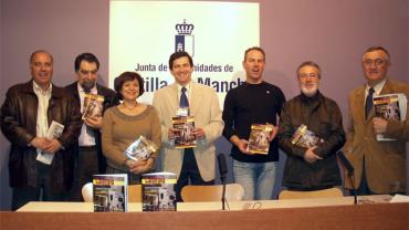 imagen de la presentación de la revista Calatrava Turística en Fitur 2005