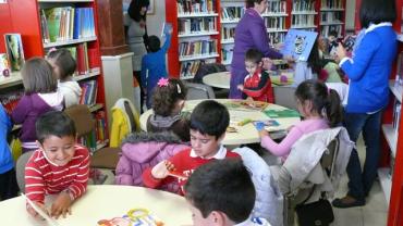 imagen de alumnado en la Biblioteca, marzo 2012