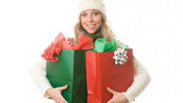 imagen de señora con compras navideñas