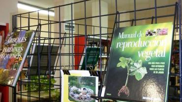 imagen exposición libros de jardinería, mayo 2013