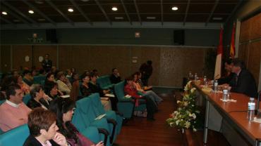 Amador inauguró el Foro de la Mujer, marzo 2006