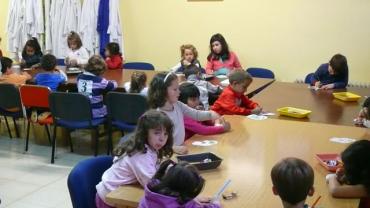 imagen de niños y niñas en el Día del Libro 2011