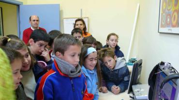 alumnos y alumnas conociendo el PAAD