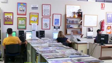 imagen de personas en la Biblioteca, mayo 2009