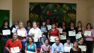 imagen entrega diplomas del curso, octubre 2009