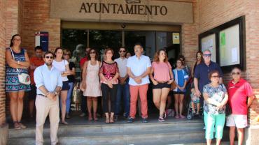 imagen de la concentración frente al ayuntamiento contra los atentados en Barcelona, agosto 2017