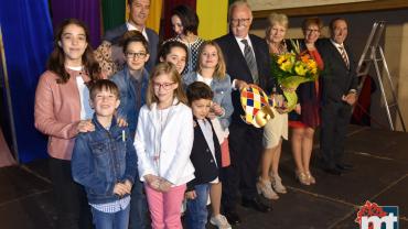 imagen de homenajeado, familia y autoridades de la Fiesta del Ausente de Miguelturra 2019