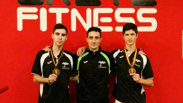 imagen de los medallistas y entrenador de Areté Kim Miguelturra, diciembre 2016