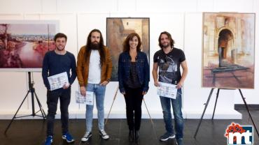 imagen de la concejala de Cultura y ganadores Certamen Pintura Rápida 2017