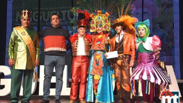 imagen de entrega de premios del concurso de trajes Museo del Carnaval 2019
