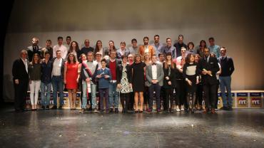 imagen foto participantes y autoridades Deportivos 2016