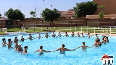 imagen de la última sesión de los cursos de aquaeróbic y aquagym en la Piscina Municipal de Miguelturra 2016