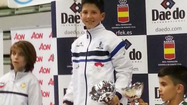 imagen del jovencísimo Hugo González Moral en lo alto del podio del Campeonato de España, abril 2016