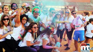 imagen de jóvenes participantes en la carrera de colores de las Ferias 2015 de Miguelturra