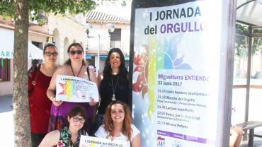 imagen en la marquesina donde figura el cartel en gran tamaño del Día del Orgullo 2017