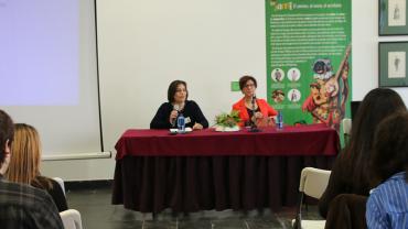 imagen de Carmen Ruedas (izquierda) y Victoria Sobrino (derecha) abriendo la sesión de networking, marzo 2018