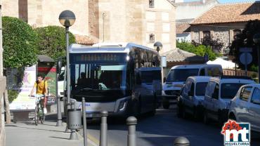 imagen de la parada del autobús en la plaza de la Constitución de Miguelturra