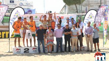 imagen del podio final y representes de diversas instituciones y clubes deportivos en Miguelturra, agosto 2018