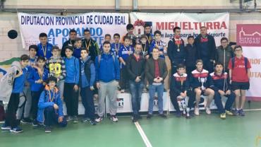 imagen de participantes y autoridades torneo tenis de mesa, marzo 2017