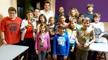 imagen de participantes, organización y concejal de Deportes, Campeonato Ajedrez Santísimo Cristo, mayo 2016