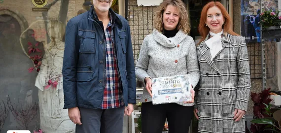 Ganadora escaparates Navidad 2022 y concejales