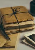 curso imagen de paquete de cartas antiguas y fotografías, alusión a vivencias pasadas